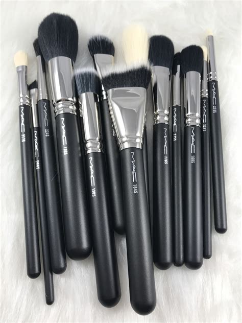 mac synthetic makeup brush.